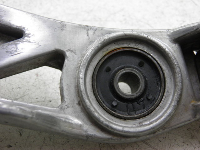 photo de REAR LEFT FOOTREST MOUNT YAMAHA FZX FAZER 750 (1987 - 1998)