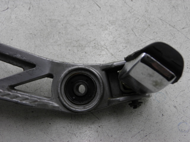 photo de REAR LEFT FOOTREST MOUNT YAMAHA FZX FAZER 750 (1987 - 1998)