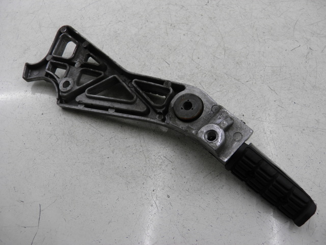 photo de REAR LEFT FOOTREST MOUNT YAMAHA FZX FAZER 750 (1987 - 1998)