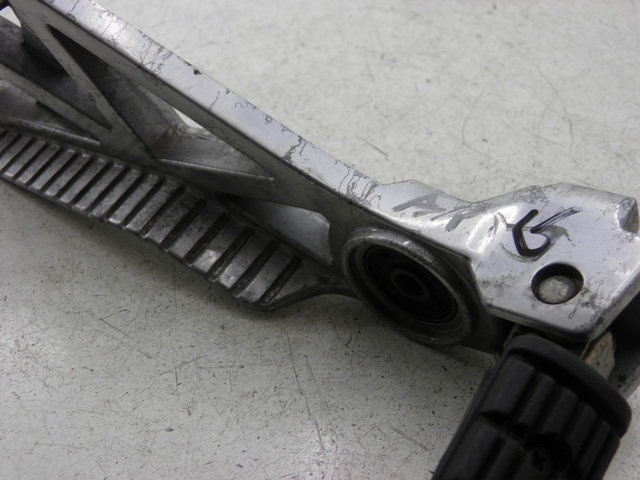 photo de REAR LEFT FOOTREST MOUNT YAMAHA FZX FAZER 750 (1987 - 1998)