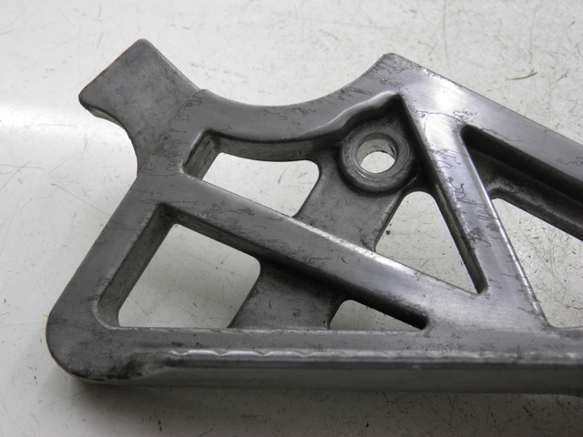 photo de REAR LEFT FOOTREST MOUNT YAMAHA FZX FAZER 750 (1987 - 1998)