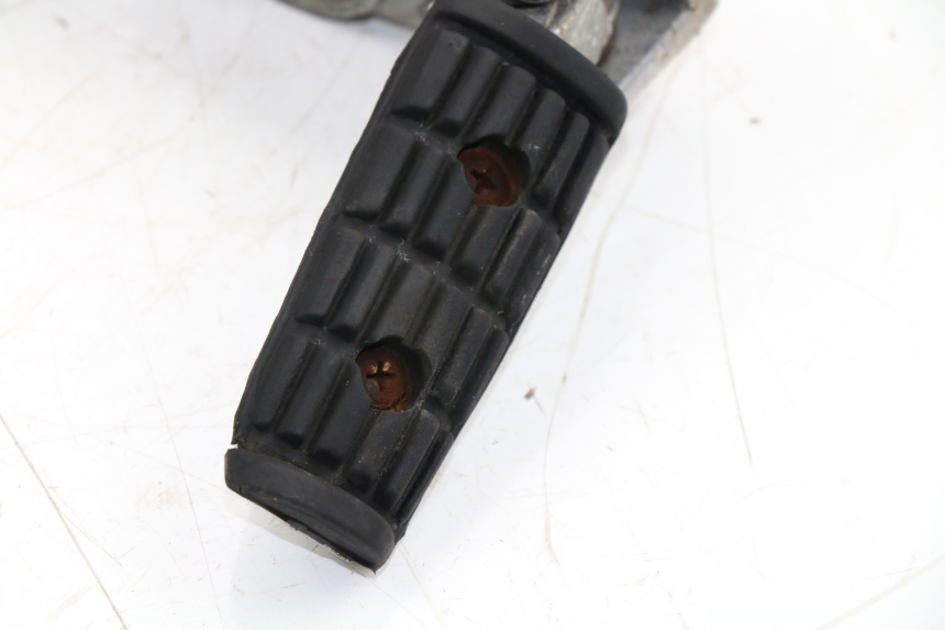 photo de REAR LEFT FOOTREST MOUNT YAMAHA FZX FAZER 750 (1987 - 1998)