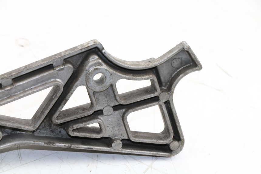 photo de REAR LEFT FOOTREST MOUNT YAMAHA FZX FAZER 750 (1987 - 1998)