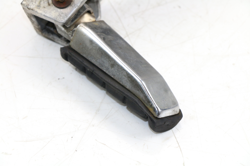 photo de REAR LEFT FOOTREST MOUNT YAMAHA FZX FAZER 750 (1987 - 1998)