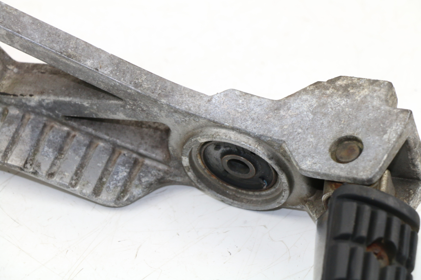 photo de REAR LEFT FOOTREST MOUNT YAMAHA FZX FAZER 750 (1987 - 1998)