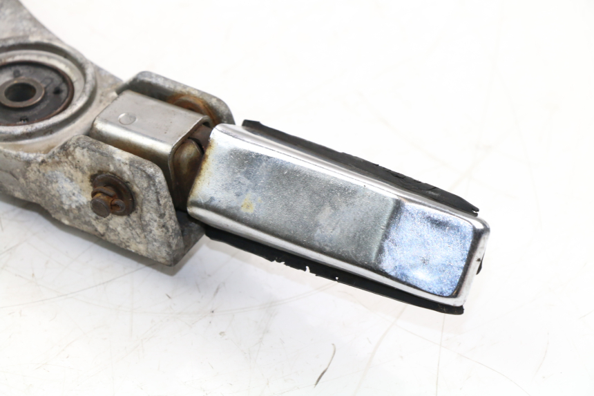 photo de REAR LEFT FOOTREST MOUNT YAMAHA FZX FAZER 750 (1987 - 1998)