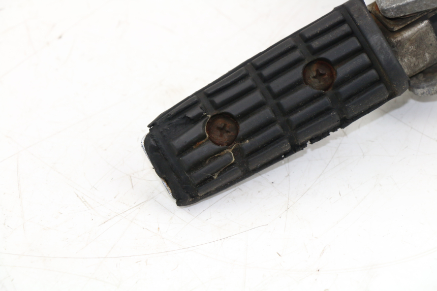 photo de REAR LEFT FOOTREST MOUNT YAMAHA FZX FAZER 750 (1987 - 1998)