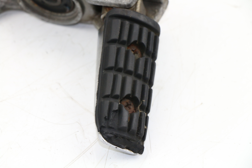 photo de REAR LEFT FOOTREST MOUNT YAMAHA FZX FAZER 750 (1987 - 1998)