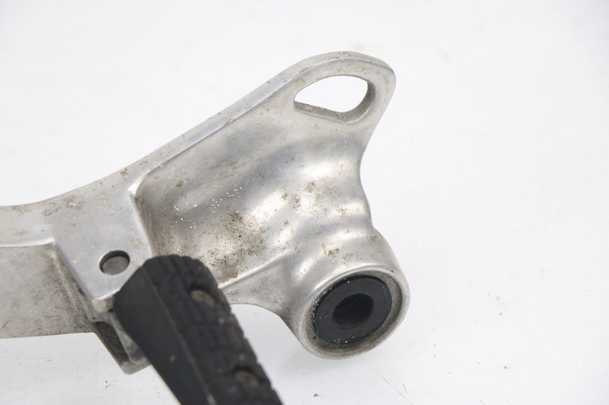 photo de REAR LEFT FOOTREST MOUNT YAMAHA TDM 3VD 850 (1991 - 1995)