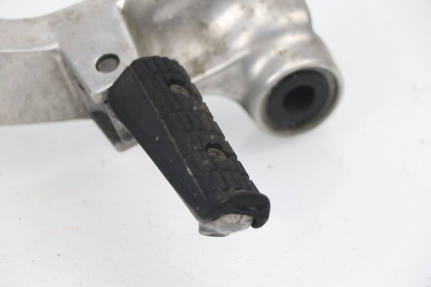 photo de REAR LEFT FOOTREST MOUNT YAMAHA TDM 3VD 850 (1991 - 1995)