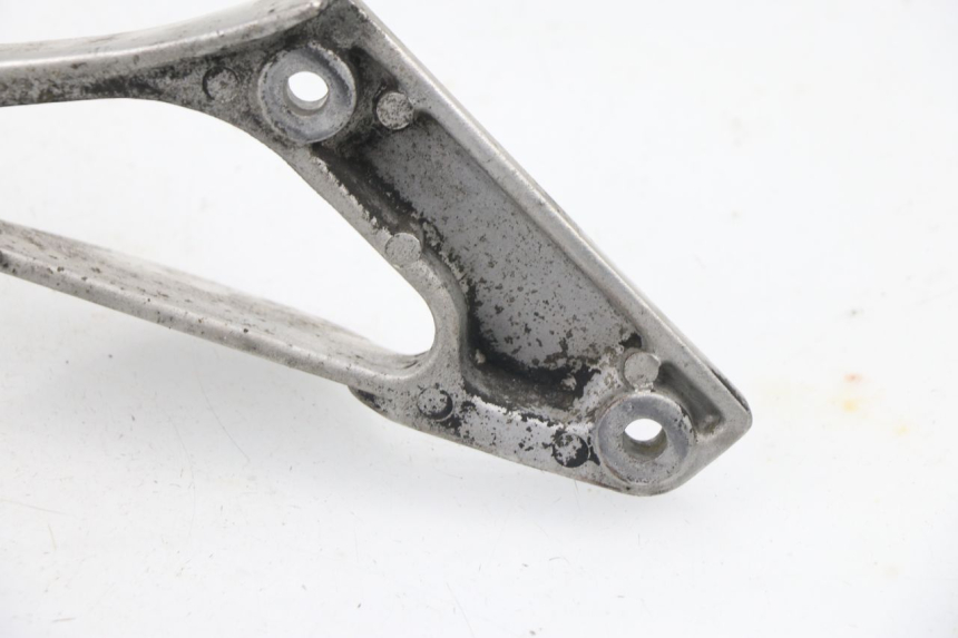 photo de REAR LEFT FOOTREST MOUNT YAMAHA TDM 3VD 850 (1991 - 1995)