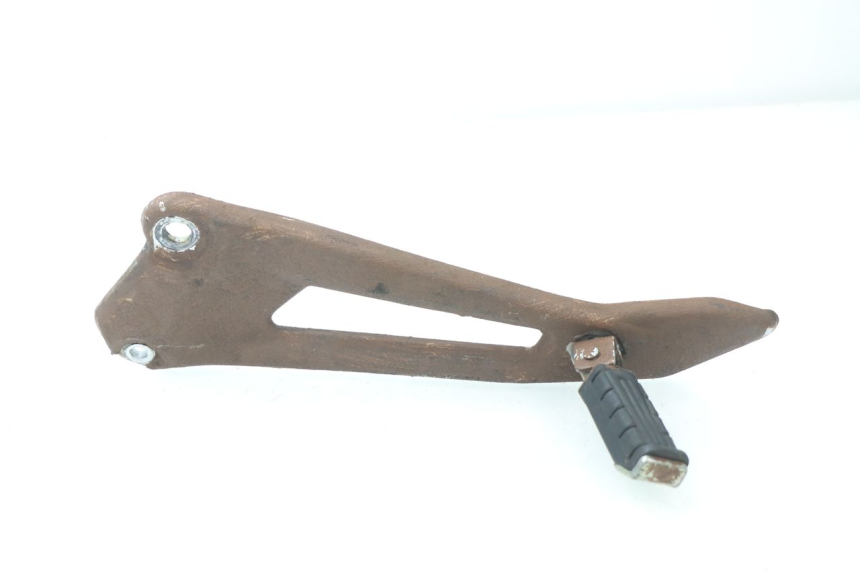 photo de REAR LEFT FOOTREST MOUNT YAMAHA YBR 125 (2007 - 2009)