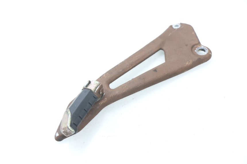 photo de REAR LEFT FOOTREST MOUNT YAMAHA YBR 125 (2007 - 2009)