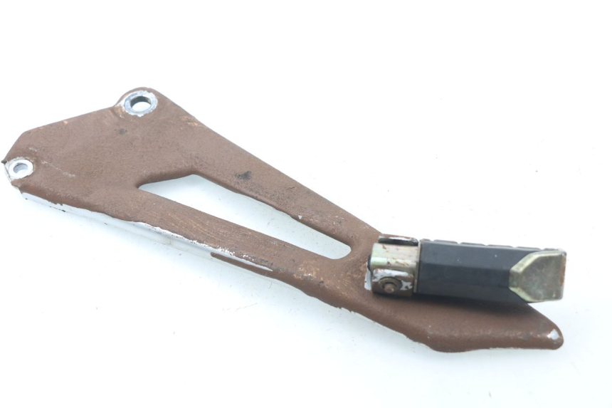photo de REAR LEFT FOOTREST MOUNT YAMAHA YBR 125 (2007 - 2009)