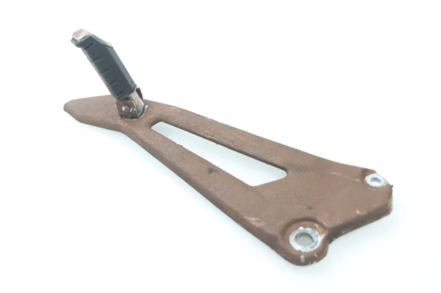 photo de REAR LEFT FOOTREST MOUNT YAMAHA YBR 125 (2007 - 2009)