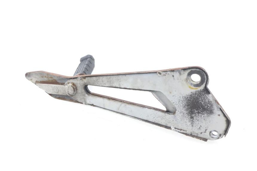 photo de REAR LEFT FOOTREST MOUNT YAMAHA YBR 125 (2007 - 2009)