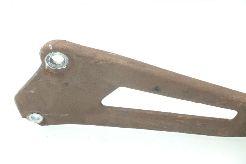 photo de REAR LEFT FOOTREST MOUNT YAMAHA YBR 125 (2007 - 2009)