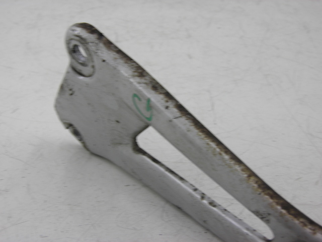 photo de REAR LEFT FOOTREST MOUNT YAMAHA YBR 125 (2004 - 2006)