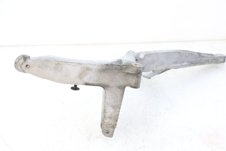 photo de REAR LEFT FOOTREST MOUNT YAMAHA YP T-MAX TMAX 530 (2017 - 2020)
