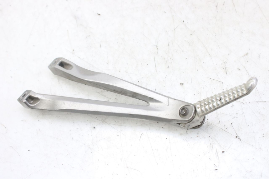 photo de LEFT REAR FOOTREST MOUNTING PLATE YAMAHA YZF R1 1000 (2007 - 2008)