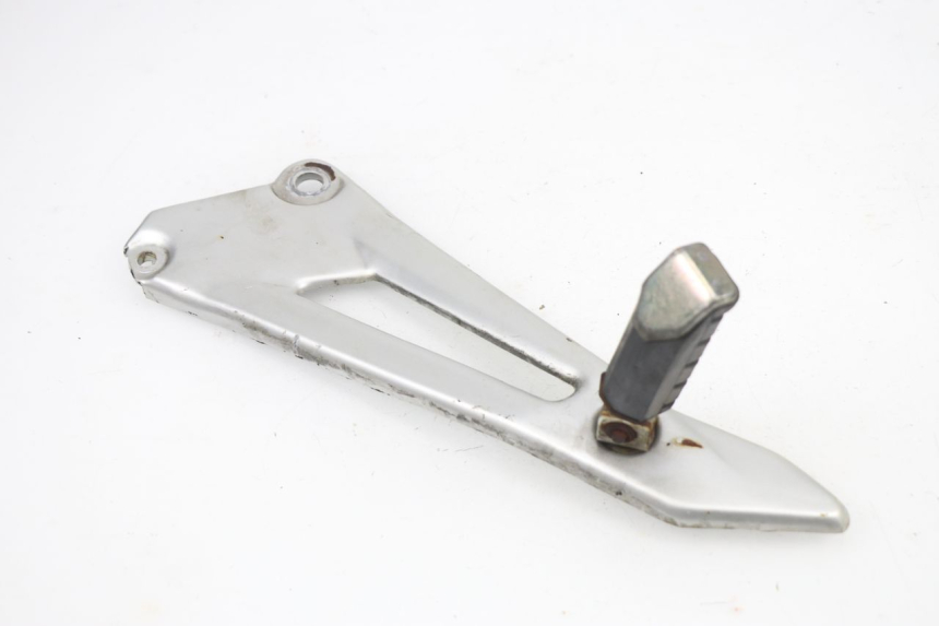 photo de REAR LEFT FOOTREST MOUNT YAMAHA YBR 125 (2004 - 2006)