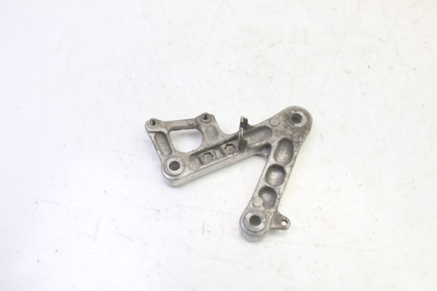 photo de FRONT RIGHT FOOTREST MOUNT HONDA CBR RR FIREBLADE 900 (1992 - 1994)