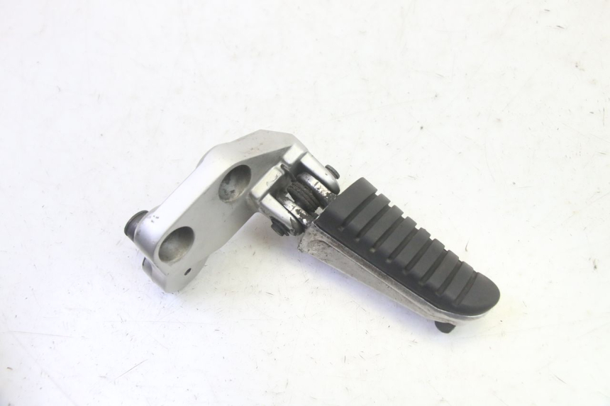 photo de FRONT RIGHT FOOTREST MOUNT SUZUKI DL V STROM 1000 (2002 - 2007) - Main view