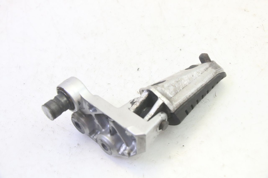 photo de FRONT RIGHT FOOTREST MOUNT SUZUKI DL V STROM 1000 (2002 - 2007) - Fixing points details