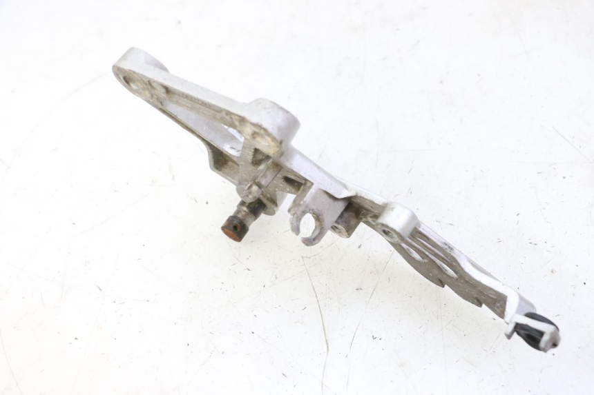 photo de FRONT RIGHT FOOTREST MOUNT STAHO FH 50 (2018 - 2019)