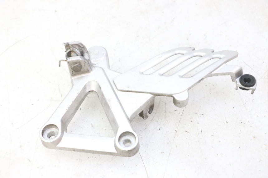 photo de FRONT RIGHT FOOTREST MOUNT STAHO FH 50 (2018 - 2019)