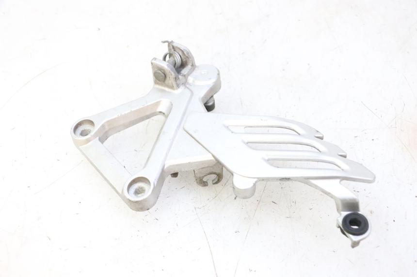 photo de FRONT RIGHT FOOTREST MOUNT STAHO FH 50 (2018 - 2019)