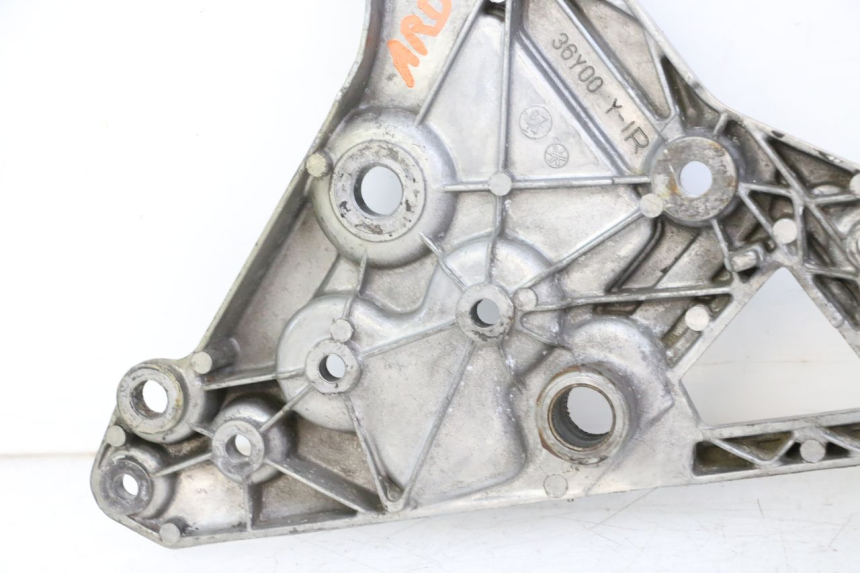 photo de FRONT RIGHT FOOTREST MOUNT YAMAHA FJ 36Y 1100 (1984 - 1985)