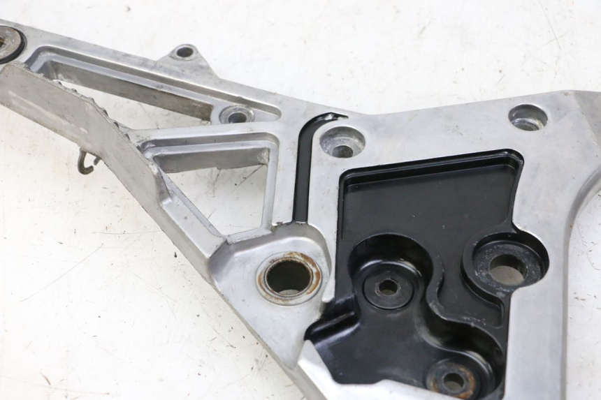 photo de FRONT RIGHT FOOTREST MOUNT YAMAHA FJ 36Y 1100 (1984 - 1985)