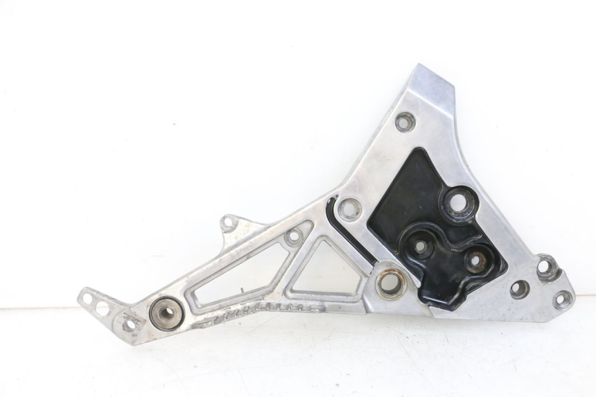 photo de FRONT RIGHT FOOTREST MOUNT YAMAHA FJ 36Y 1100 (1984 - 1985)