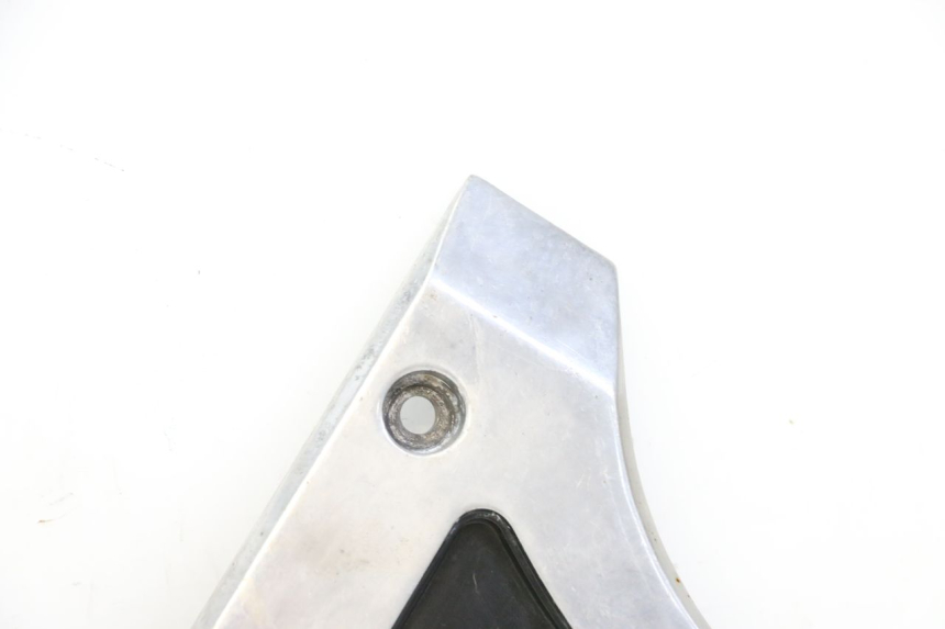 photo de FRONT RIGHT FOOTREST MOUNT YAMAHA FJ 36Y 1100 (1984 - 1985)