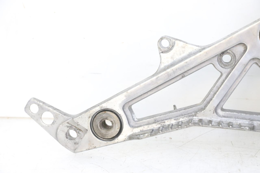 photo de FRONT RIGHT FOOTREST MOUNT YAMAHA FJ 36Y 1100 (1984 - 1985)