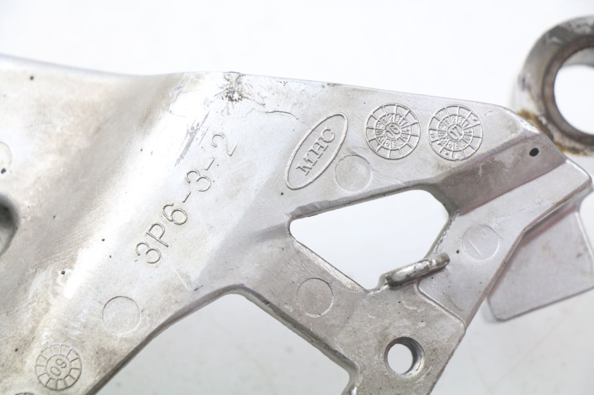 photo de FRONT RIGHT FOOTREST MOUNTING PLATE YAMAHA FJR ABS 1300 (2006 - 2012)