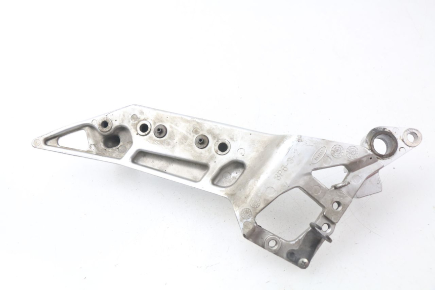photo de FRONT RIGHT FOOTREST MOUNTING PLATE YAMAHA FJR ABS 1300 (2006 - 2012)