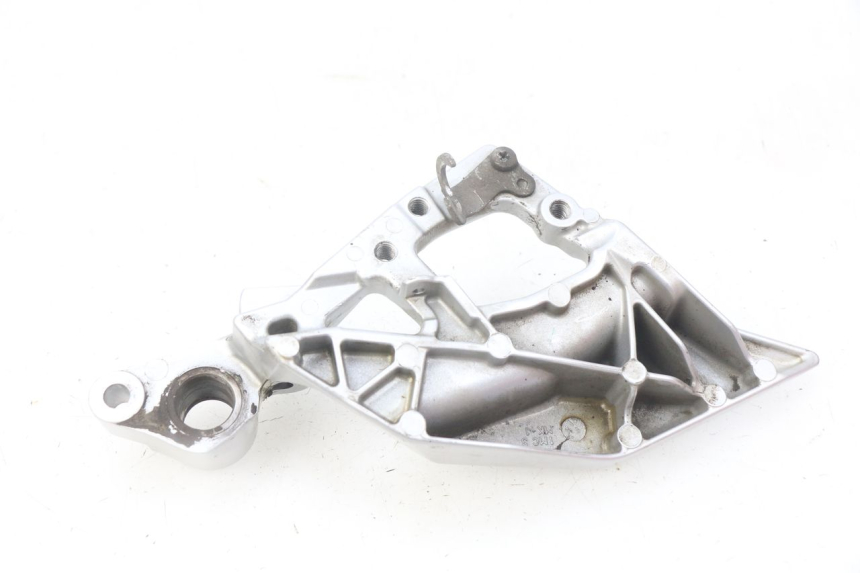 photo de RIGHT FRONT FOOTREST BRACKET YAMAHA FJR ABS 1300 (2016 - 2020)
