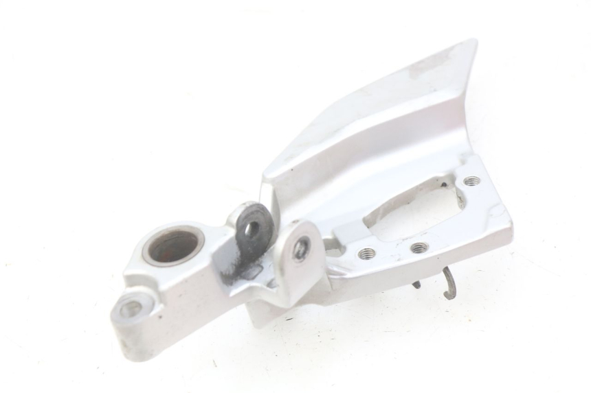 photo de RIGHT FRONT FOOTREST BRACKET YAMAHA FJR ABS 1300 (2016 - 2020)