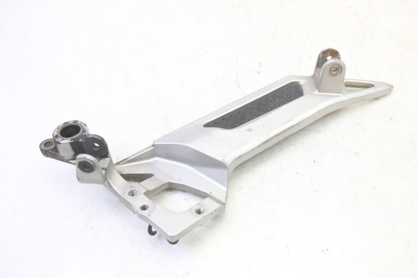 photo de FRONT RIGHT FOOTREST MOUNTING PLATE YAMAHA FJR ABS 1300 (2006 - 2012)
