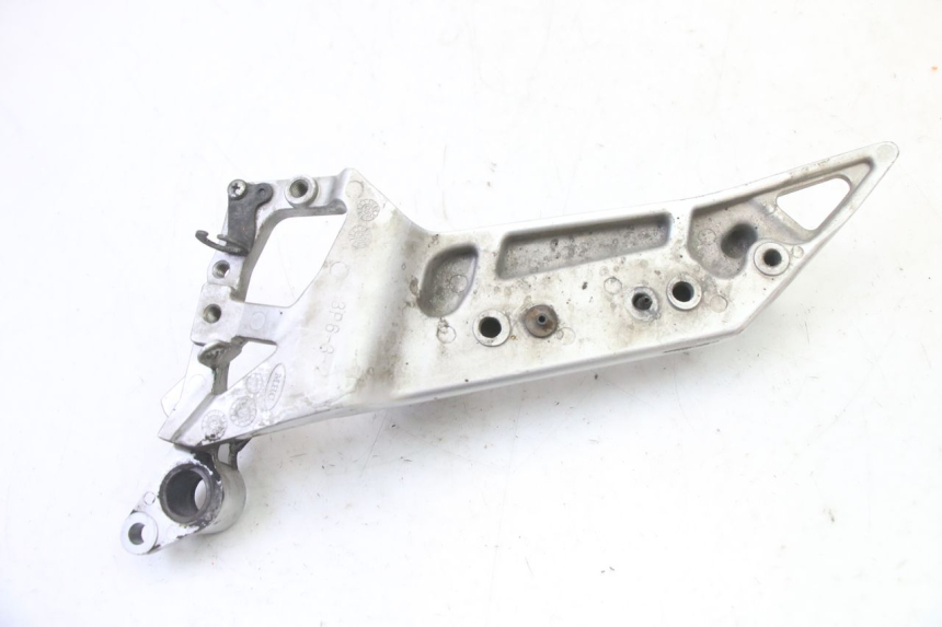 photo de FRONT RIGHT FOOTREST MOUNTING PLATE YAMAHA FJR ABS 1300 (2006 - 2012)