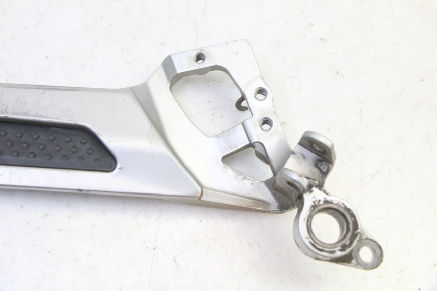 photo de FRONT RIGHT FOOTREST MOUNTING PLATE YAMAHA FJR ABS 1300 (2006 - 2012)
