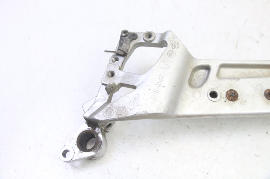 photo de FRONT RIGHT FOOTREST MOUNTING PLATE YAMAHA FJR ABS 1300 (2006 - 2012)