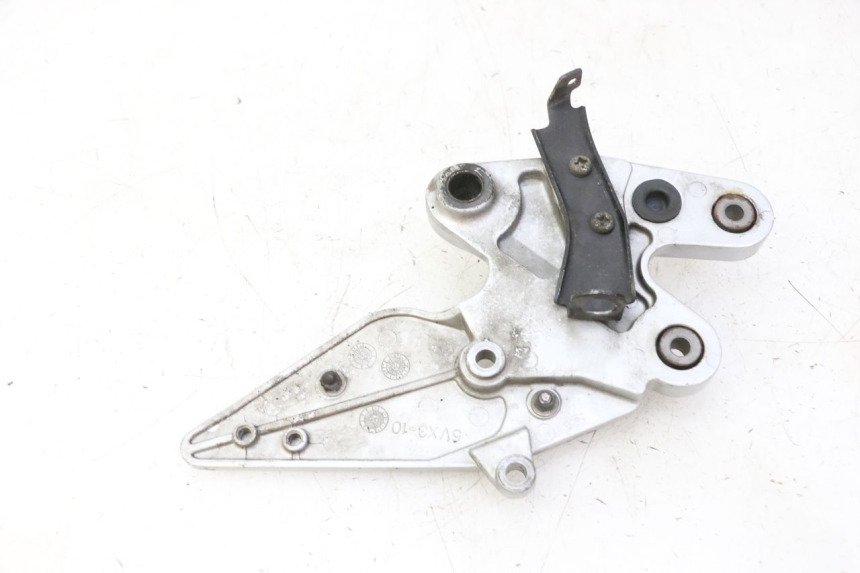 photo de FRONT RIGHT FOOTREST MOUNT YAMAHA FZ6 FAZER S2 600 (2007 - 2011)