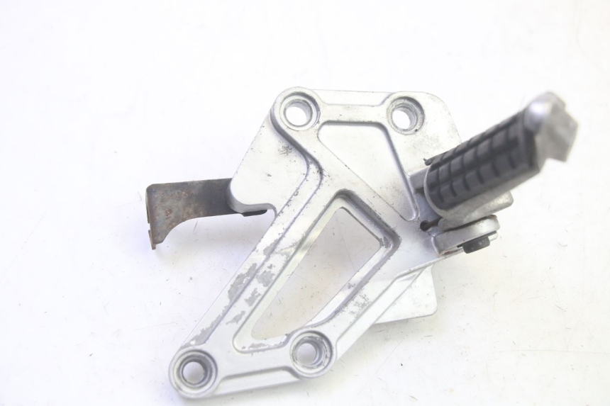 photo de FRONT RIGHT FOOTREST MOUNT KAWASAKI GPX R WARBIRD 600 (1988 - 1993) - Component detail