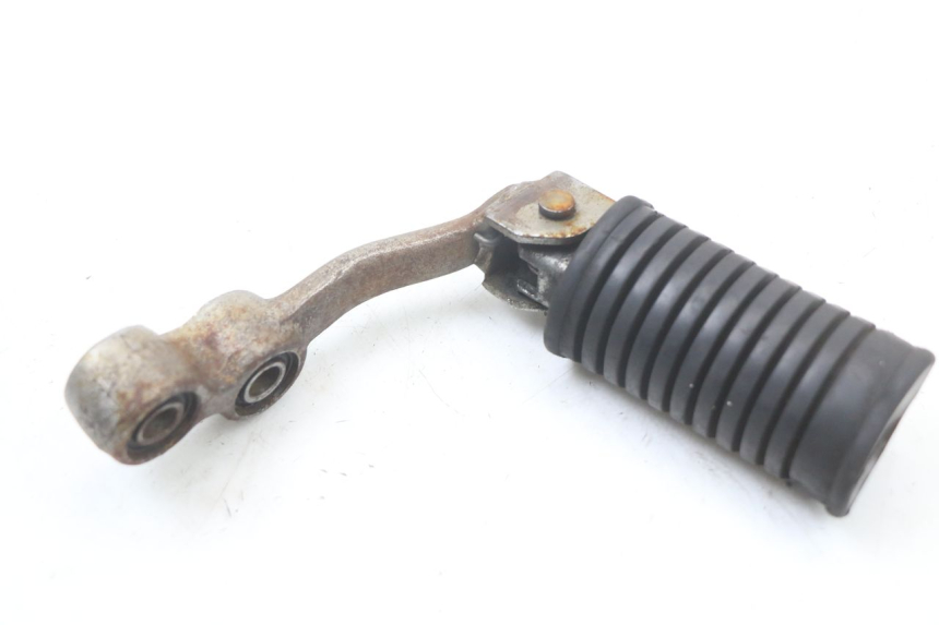 photo de FRONT RIGHT FOOTREST MOUNT SUZUKI GSX E 250 (1982 - 1983)
