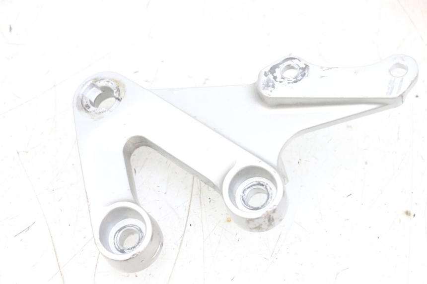 photo de FRONT RIGHT FOOTREST MOUNT SUZUKI GSXR GSX-R 1000 (2003 - 2004) - Product overview