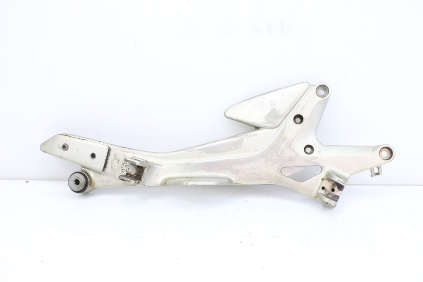 photo de RIGHT FRONT FOOTREST BRACKET HONDA CBF 500 (2004 - 2007)