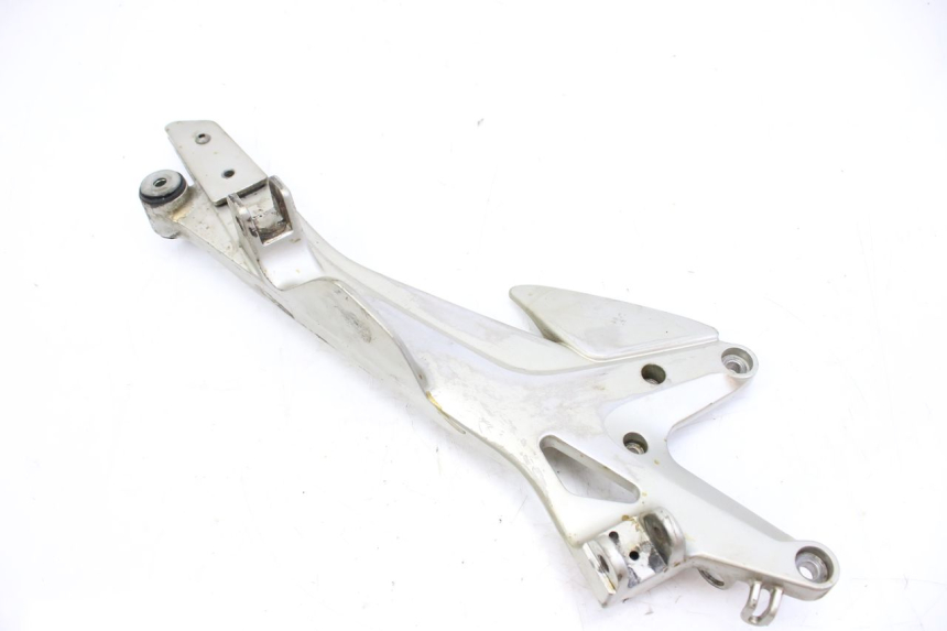 photo de RIGHT FRONT FOOTREST BRACKET HONDA CBF 500 (2004 - 2007)